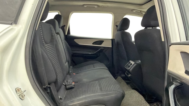 View Mahindra XUV700 Image 31 Used Mahindra XUV700 Image 31