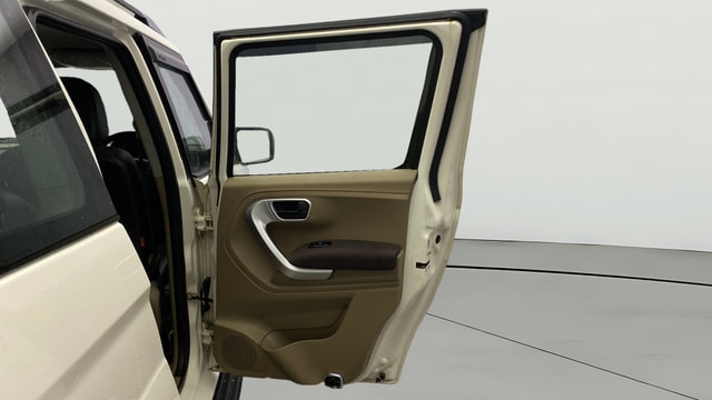 View Mahindra TUV300 Image 7 Used Mahindra TUV300 Image 7