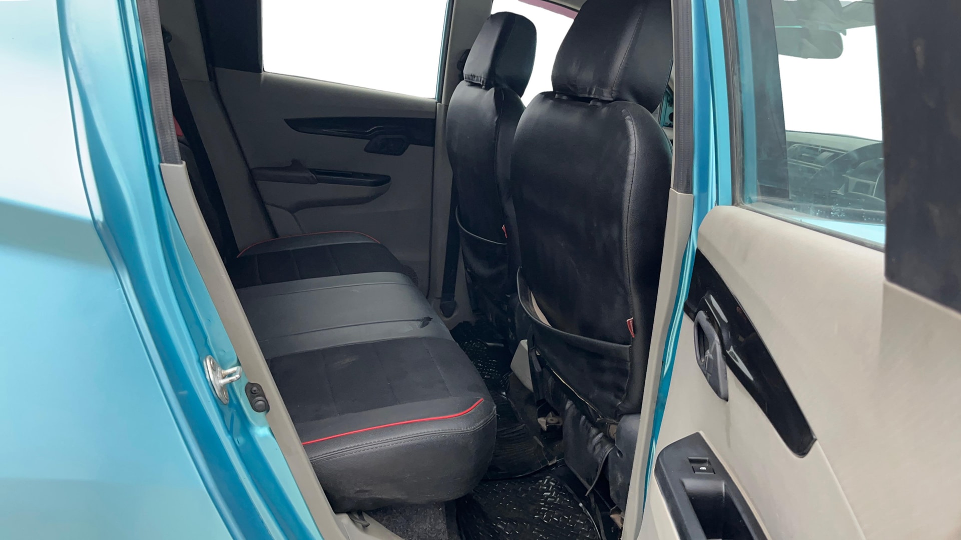 View 2016 Mahindra KUV100 K8 Petrol 5 Seater BS IV Image 35 Used 2016 Mahindra KUV100 K8 Petrol 5 Seater BS IV Image 35