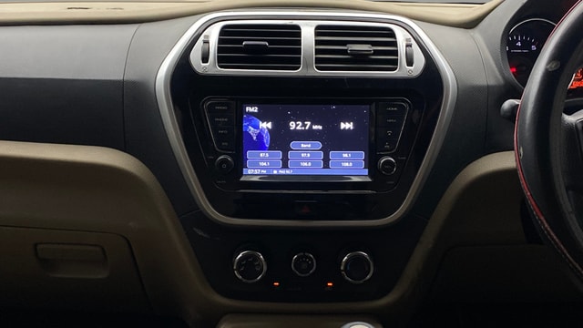 View Mahindra TUV300 Image 17 Used Mahindra TUV300 Image 17
