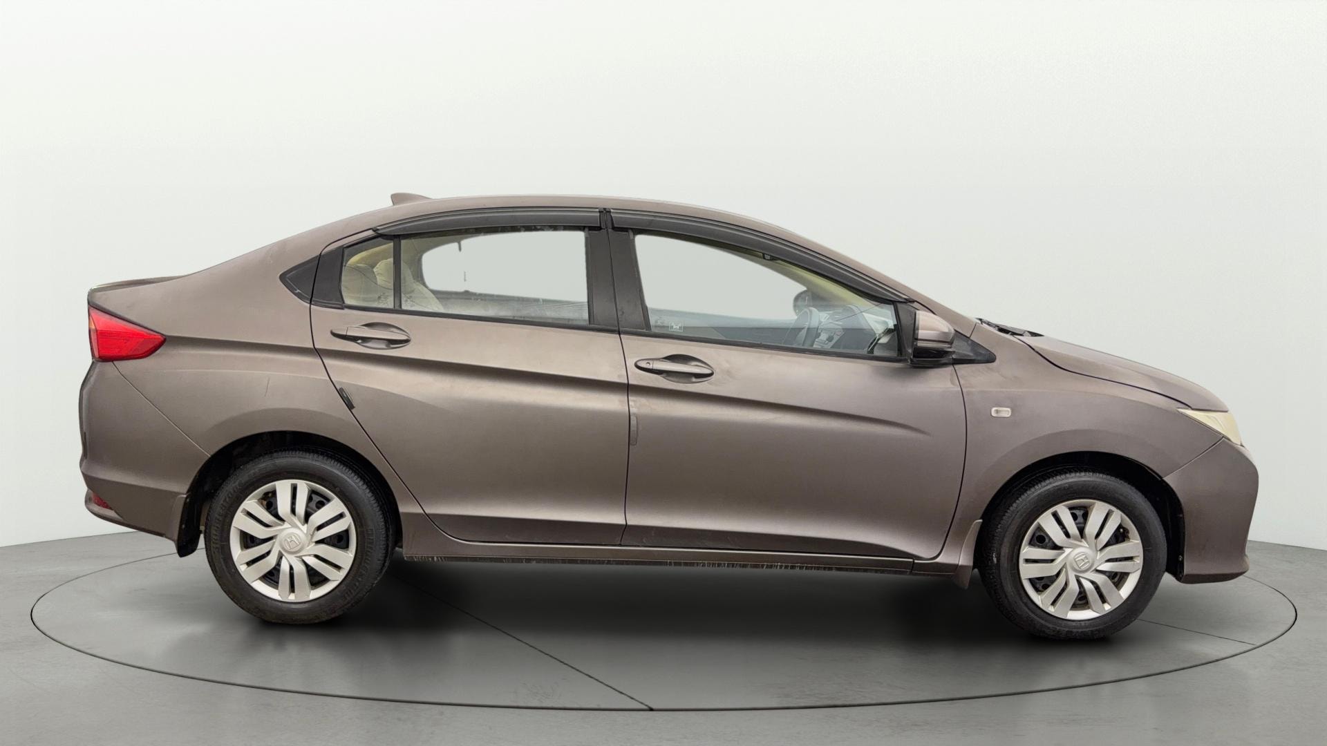 View 2015 Honda City ZX MT Diesel Anniversary Edition Image 9 Used 2015 Honda City ZX MT Diesel Anniversary Edition Image 9