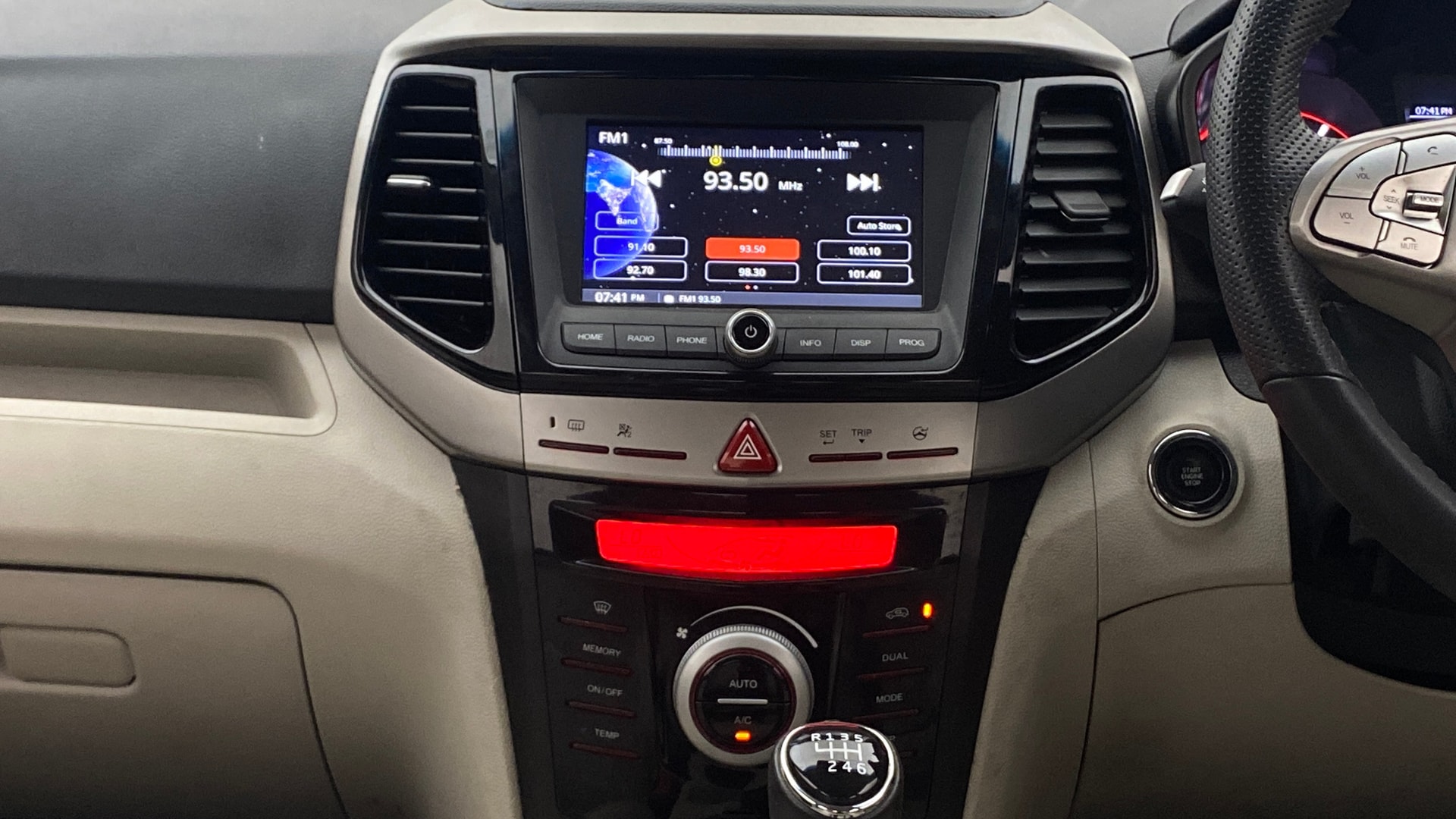 Used 2023 Mahindra XUV300 Used 2023 Mahindra XUV300