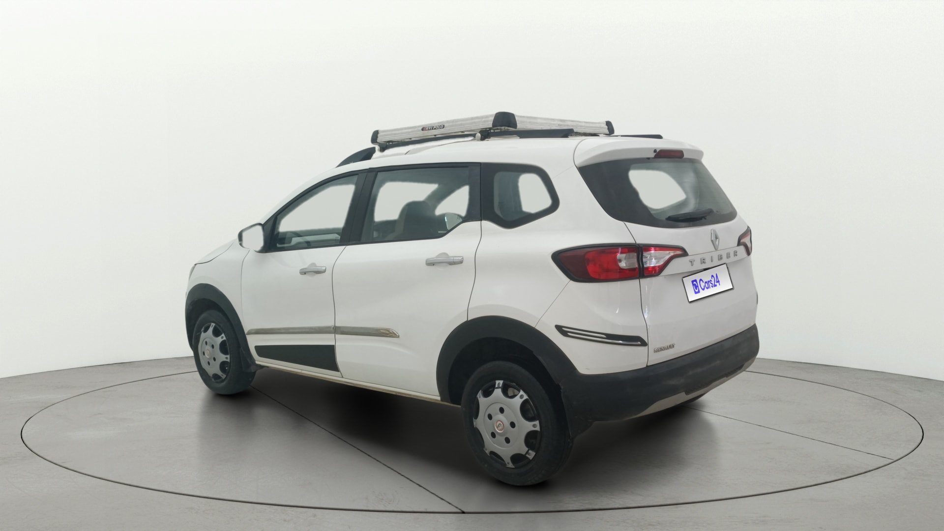 View 2023 Renault Triber RXZ AMT Image 2 Used 2023 Renault Triber RXZ AMT Image 2