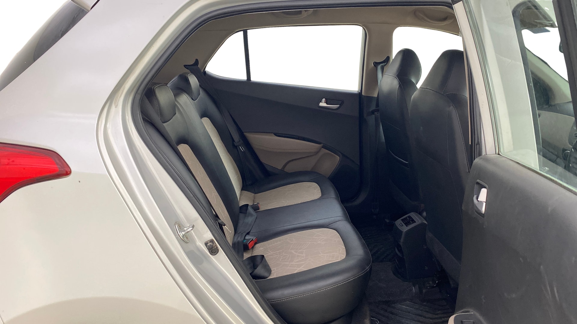 View 2017 Hyundai Grand i10 1.2 Sportz(O) Petrol Image 28 Used 2017 Hyundai Grand i10 1.2 Sportz(O) Petrol Image 28