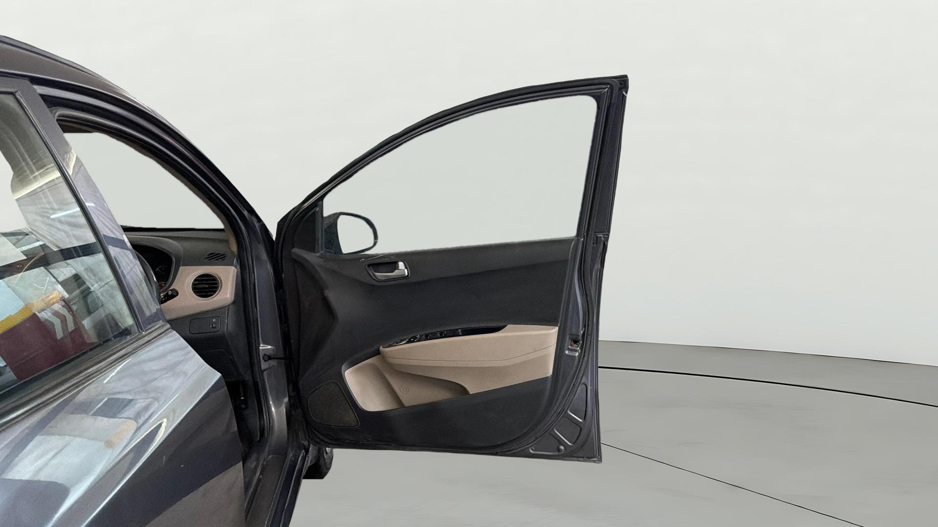 View 2015 Hyundai Grand i10 Sportz 1.2 Kappa Image 43 Used 2015 Hyundai Grand i10 Sportz 1.2 Kappa Image 43