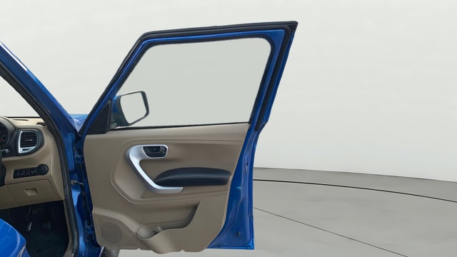 View Mahindra TUV300 Image 45 Used Mahindra TUV300 Image 45