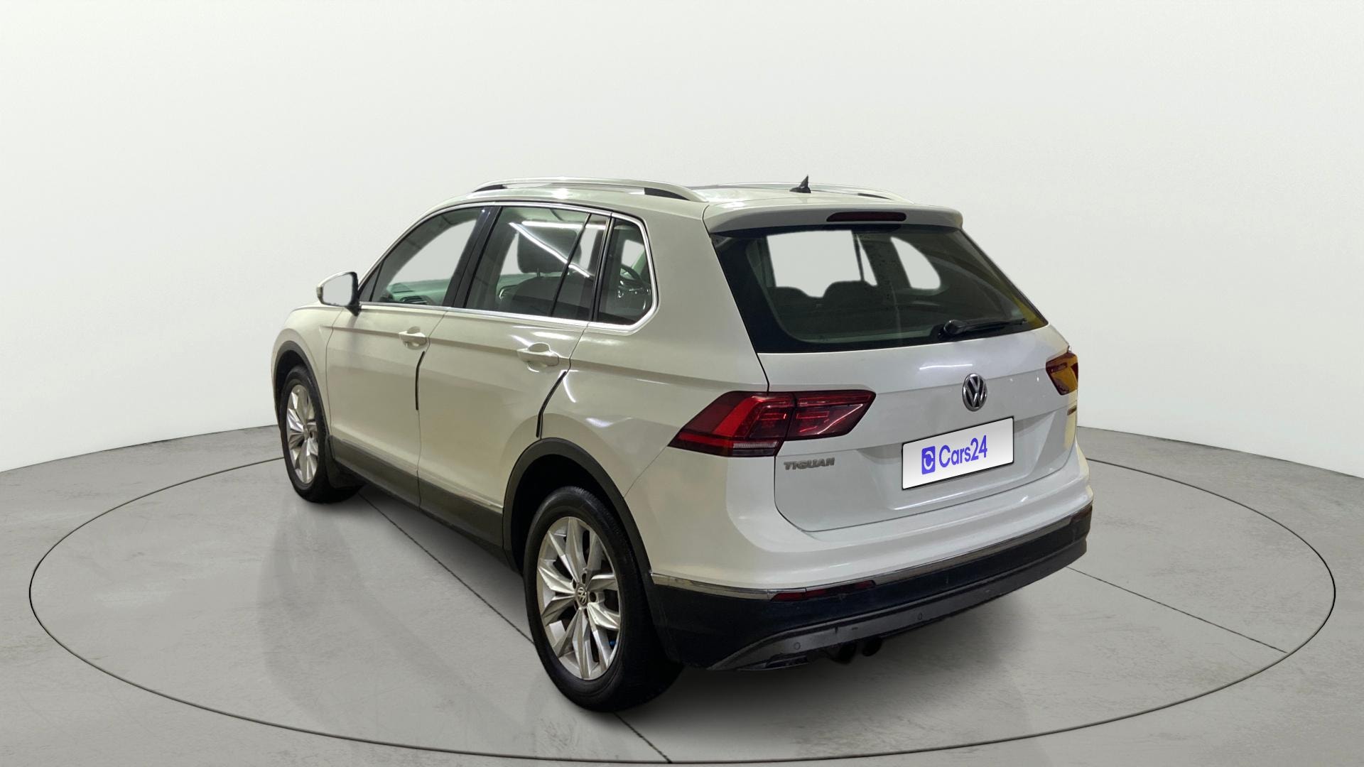 View 2020 Volkswagen Tiguan DSG 4MOTION Comfortline Image 2 Used 2020 Volkswagen Tiguan DSG 4MOTION Comfortline Image 2