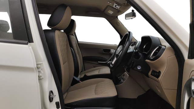View Mahindra TUV300 Image 26 Used Mahindra TUV300 Image 26
