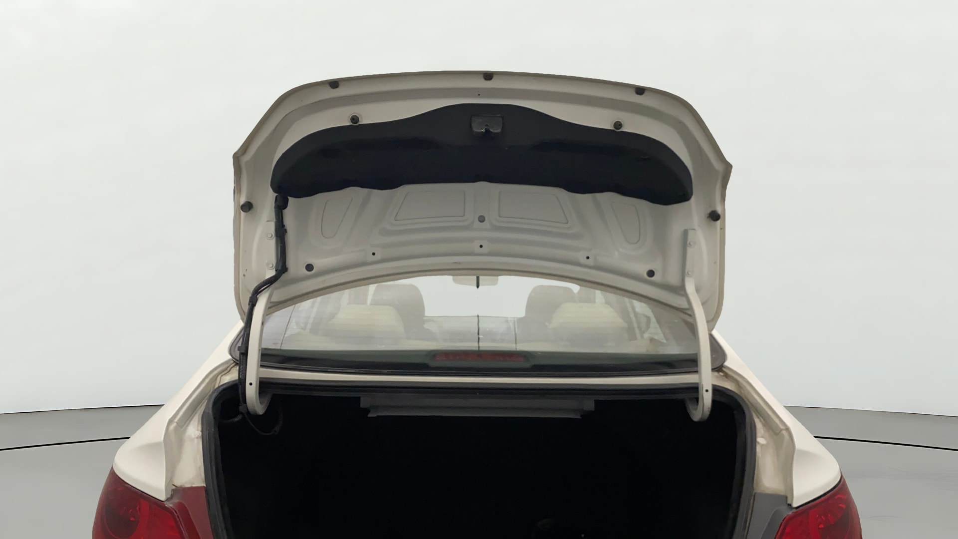 View 2014 Hyundai Fluidic Verna 1.6 VTVT SX Image 30 Used 2014 Hyundai Fluidic Verna 1.6 VTVT SX Image 30