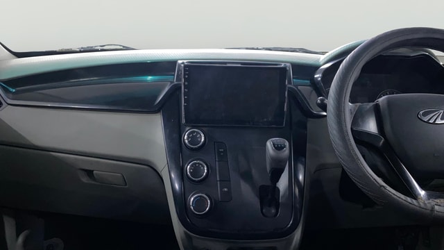 View Mahindra KUV100 Image 31 Used Mahindra KUV100 Image 31