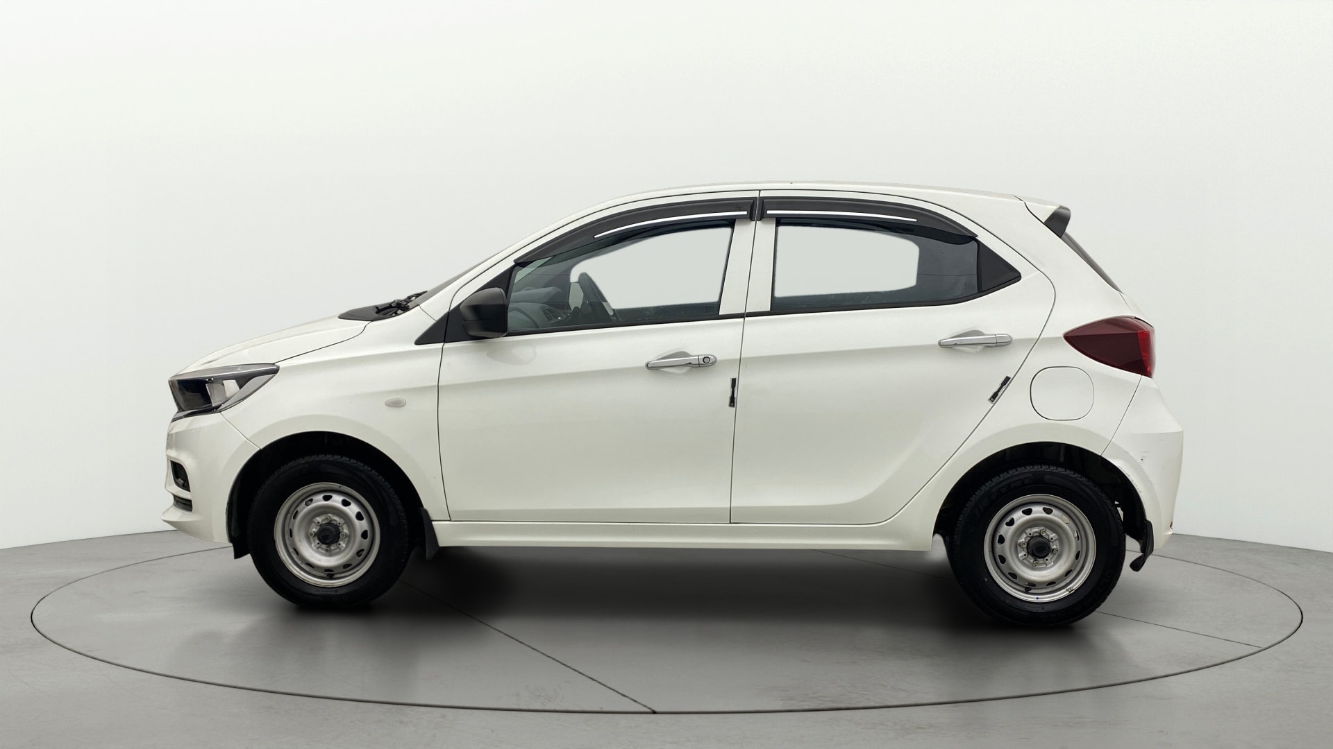 View 2025 Tata Tiago Revotorq XB Image 5 Used 2025 Tata Tiago Revotorq XB Image 5