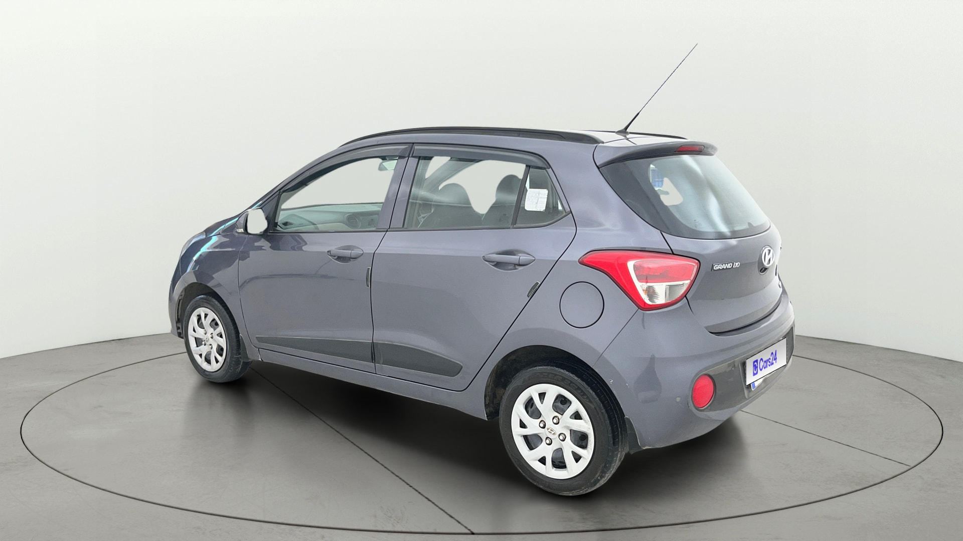 View 2017 Hyundai Grand i10 1.2 Sportz(O) Petrol Image 2 Used 2017 Hyundai Grand i10 1.2 Sportz(O) Petrol Image 2