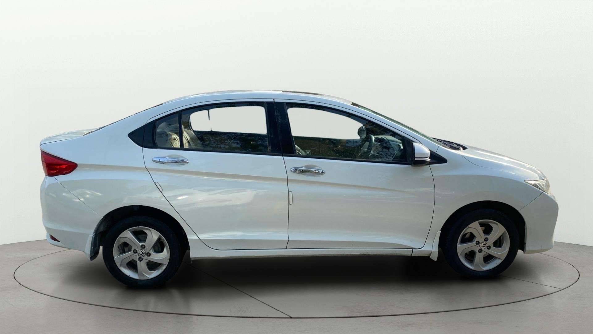 View 2015 Honda City ZX MT Diesel Anniversary Edition Image 27 Used 2015 Honda City ZX MT Diesel Anniversary Edition Image 27
