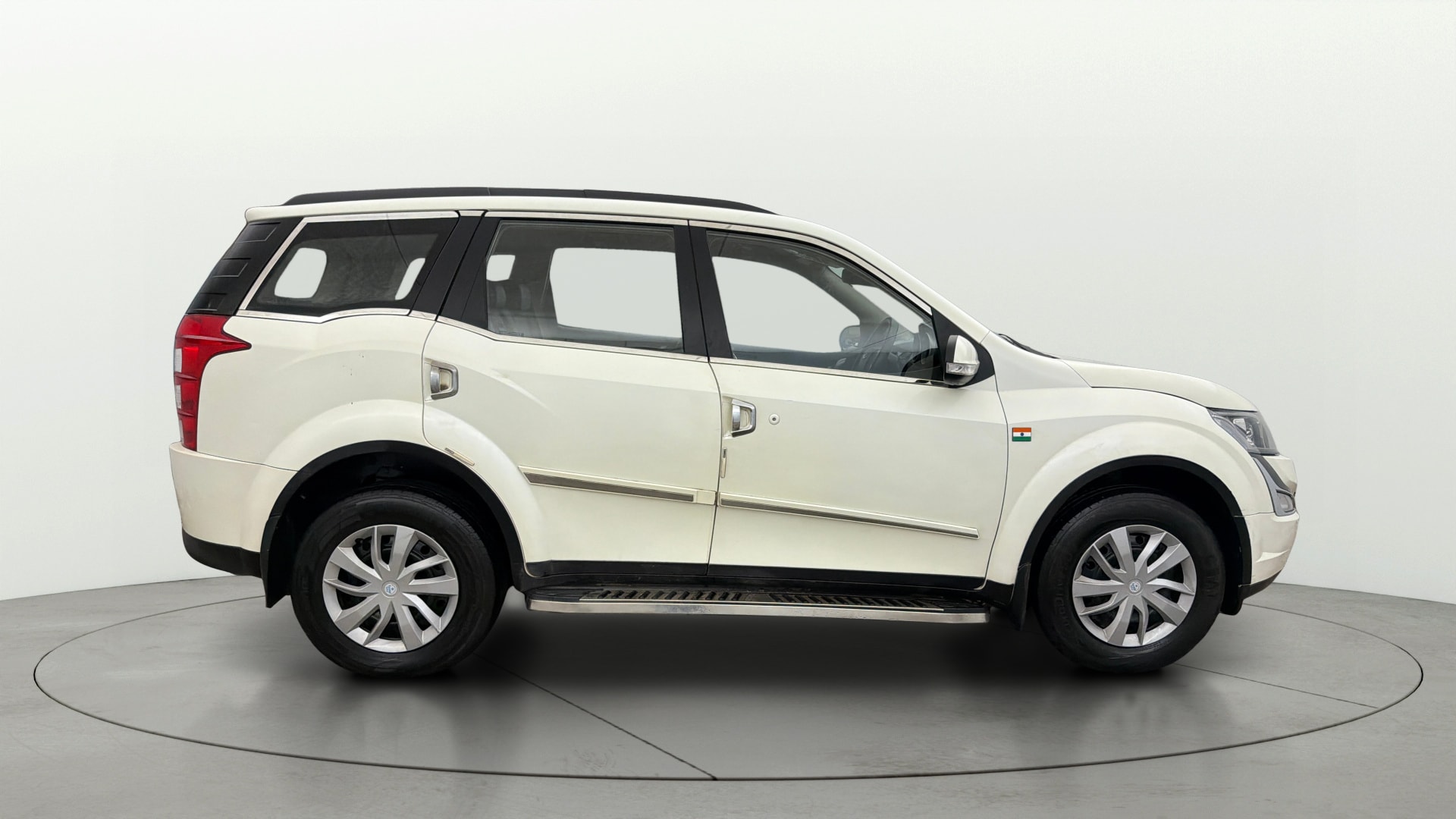 View 2018 Mahindra XUV500 W4 BS4 1.99 litre Image 9 Used 2018 Mahindra XUV500 W4 BS4 1.99 litre Image 9