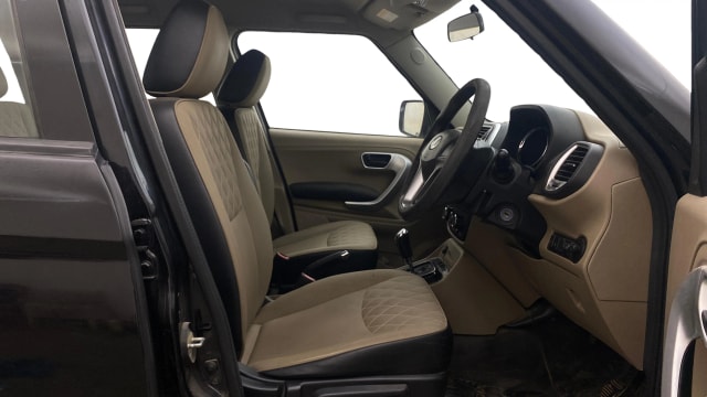 View Mahindra TUV300 Image 26 Used Mahindra TUV300 Image 26