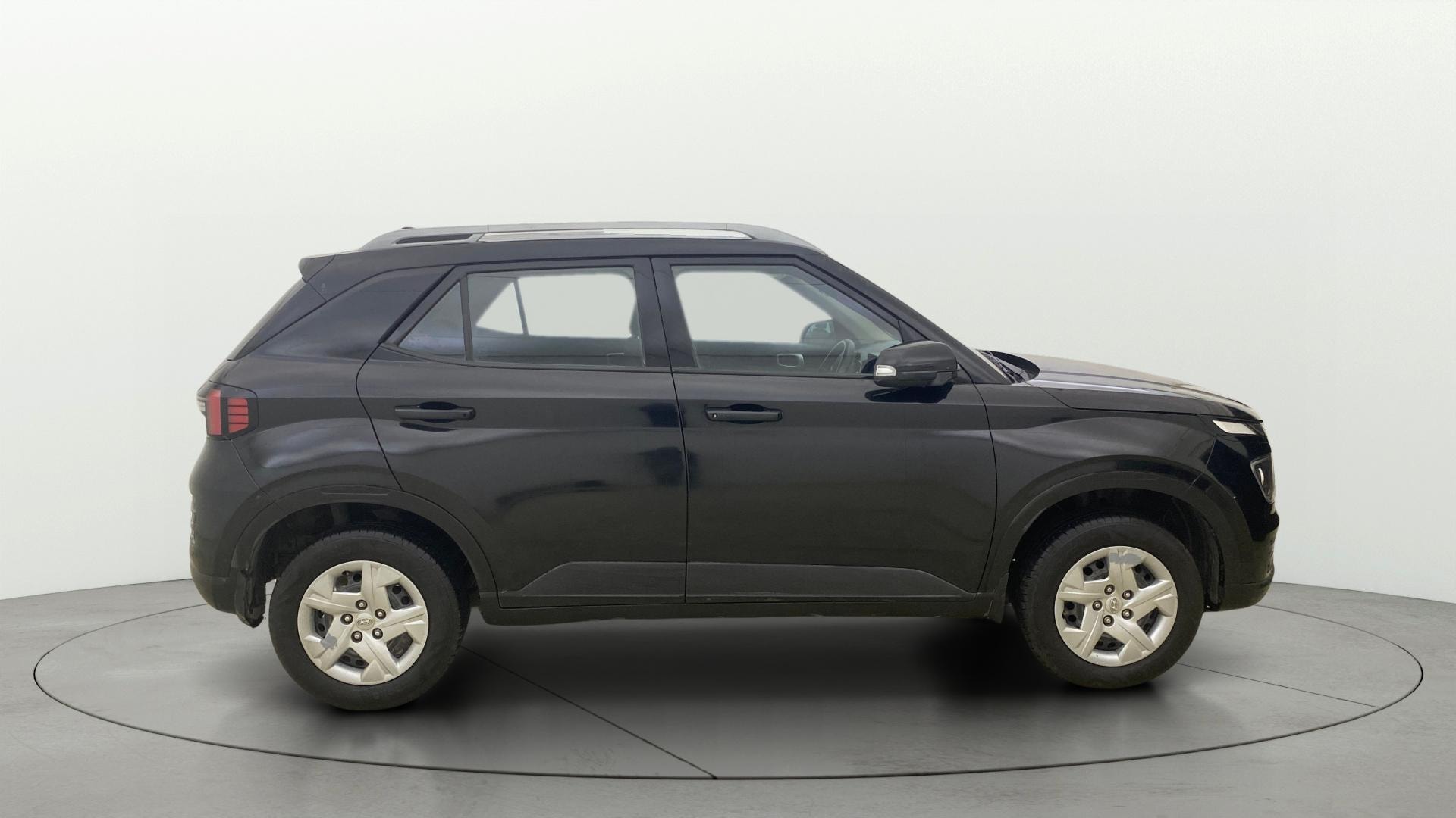 View 2022 Hyundai Venue SX 1.2 Petrol MT Image 8 Used 2022 Hyundai Venue SX 1.2 Petrol MT Image 8