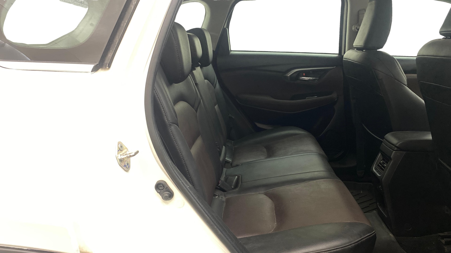 View 2023 Maruti Suzuki 1000 Base Variant Image 37 Used 2023 Maruti Suzuki 1000 Base Variant Image 37