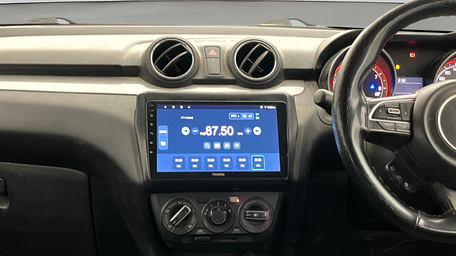 View 2018 Maruti Suzuki 1000 Base Variant Image 17 Used 2018 Maruti Suzuki 1000 Base Variant Image 17