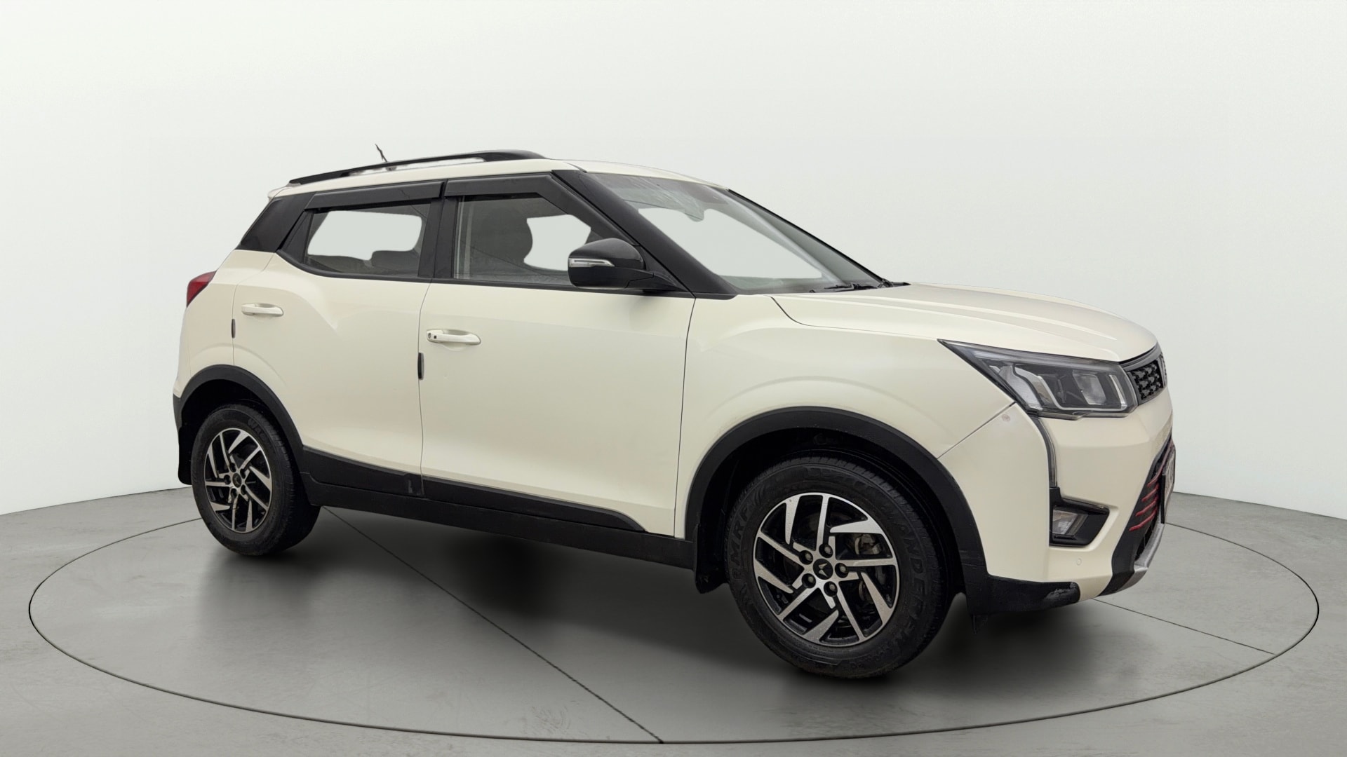 View 2022 Mahindra XUV300 W4 Petrol BS IV Image 21 Used 2022 Mahindra XUV300 W4 Petrol BS IV Image 21
