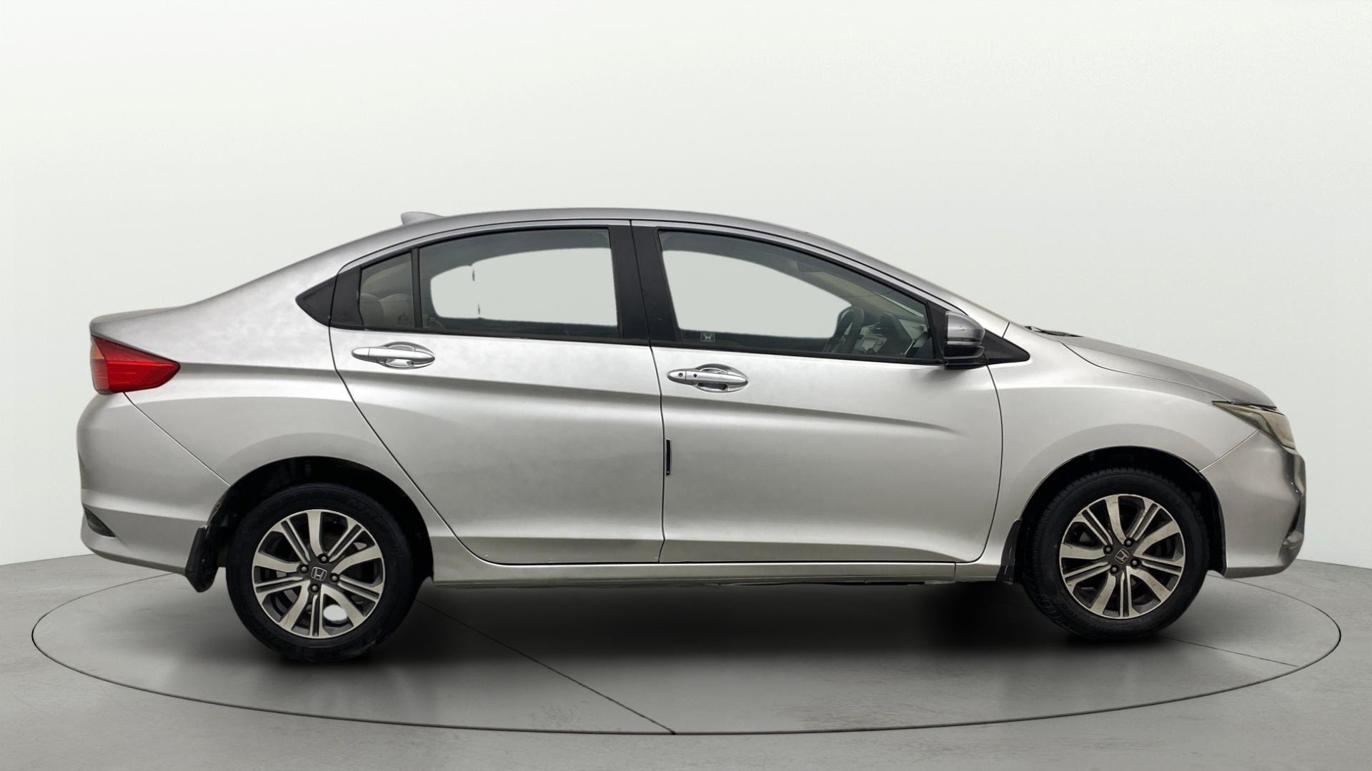 View 2021 Honda City ZX MT Diesel Anniversary Edition Image 9 Used 2021 Honda City ZX MT Diesel Anniversary Edition Image 9