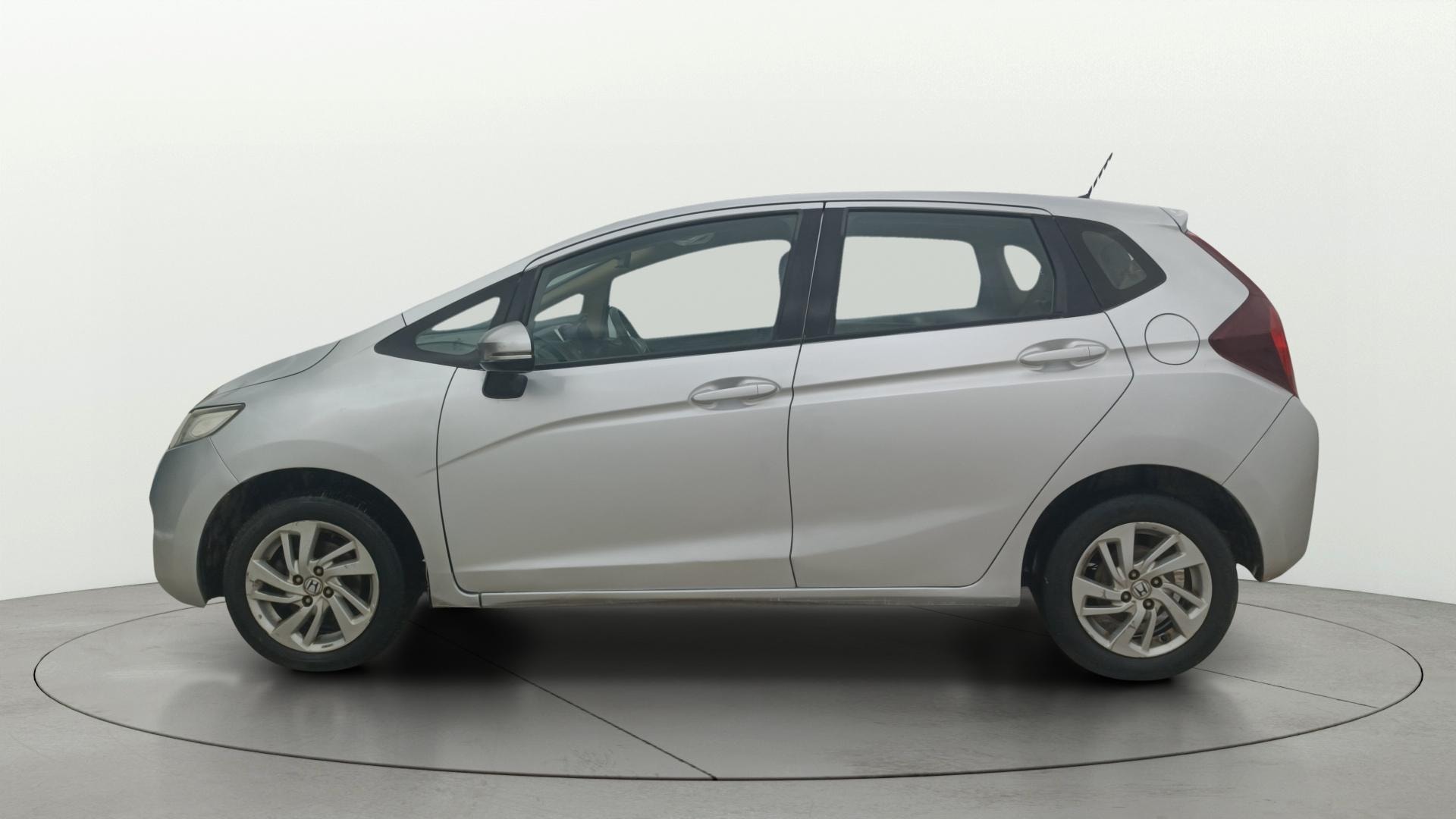 View 2015 Honda Jazz E MT Diesel Image 5 Used 2015 Honda Jazz E MT Diesel Image 5