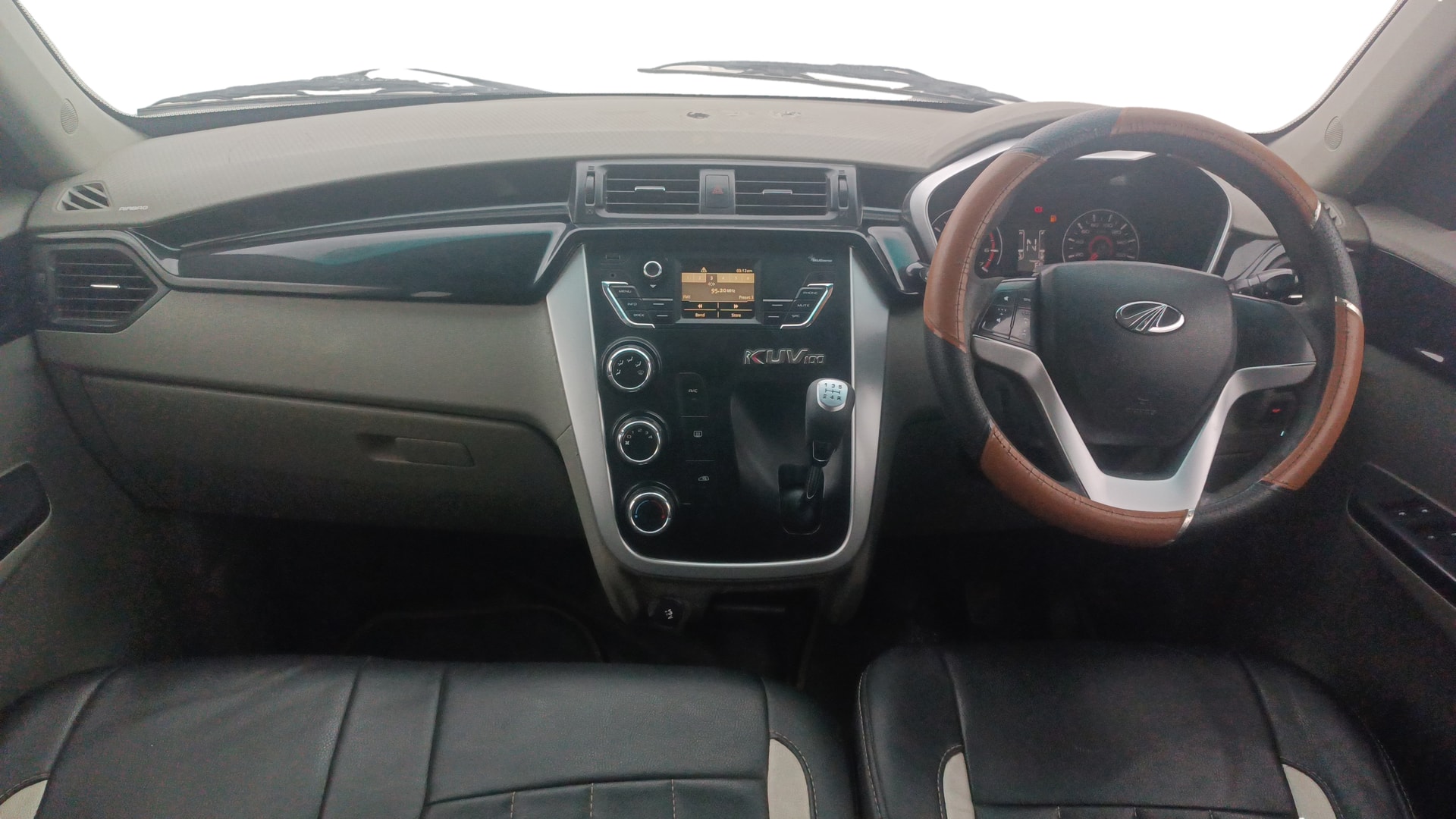 View 2016 Mahindra KUV100 K8 Diesel 6 Seater BS IV Image 15 Used 2016 Mahindra KUV100 K8 Diesel 6 Seater BS IV Image 15