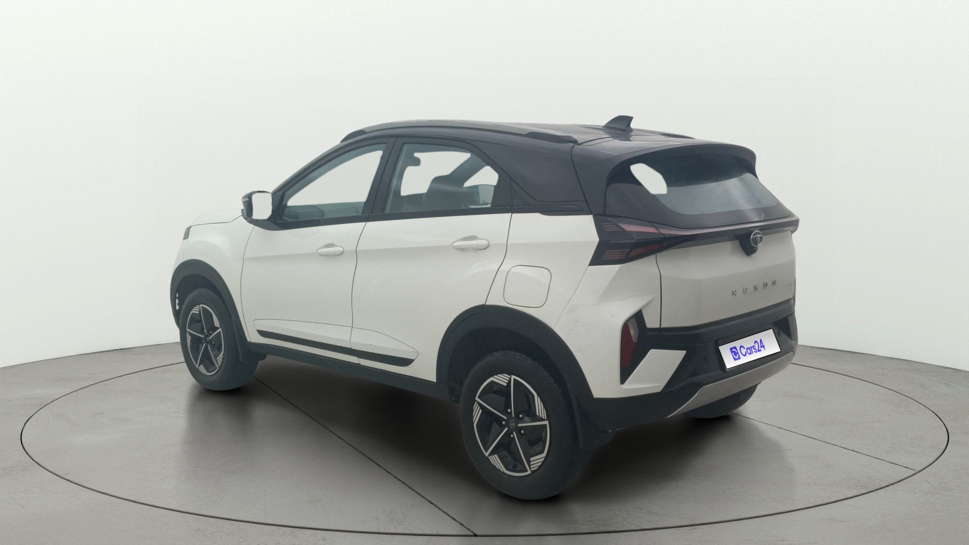 View 2023 Tata Nexon Revotron XE Image 2 Used 2023 Tata Nexon Revotron XE Image 2