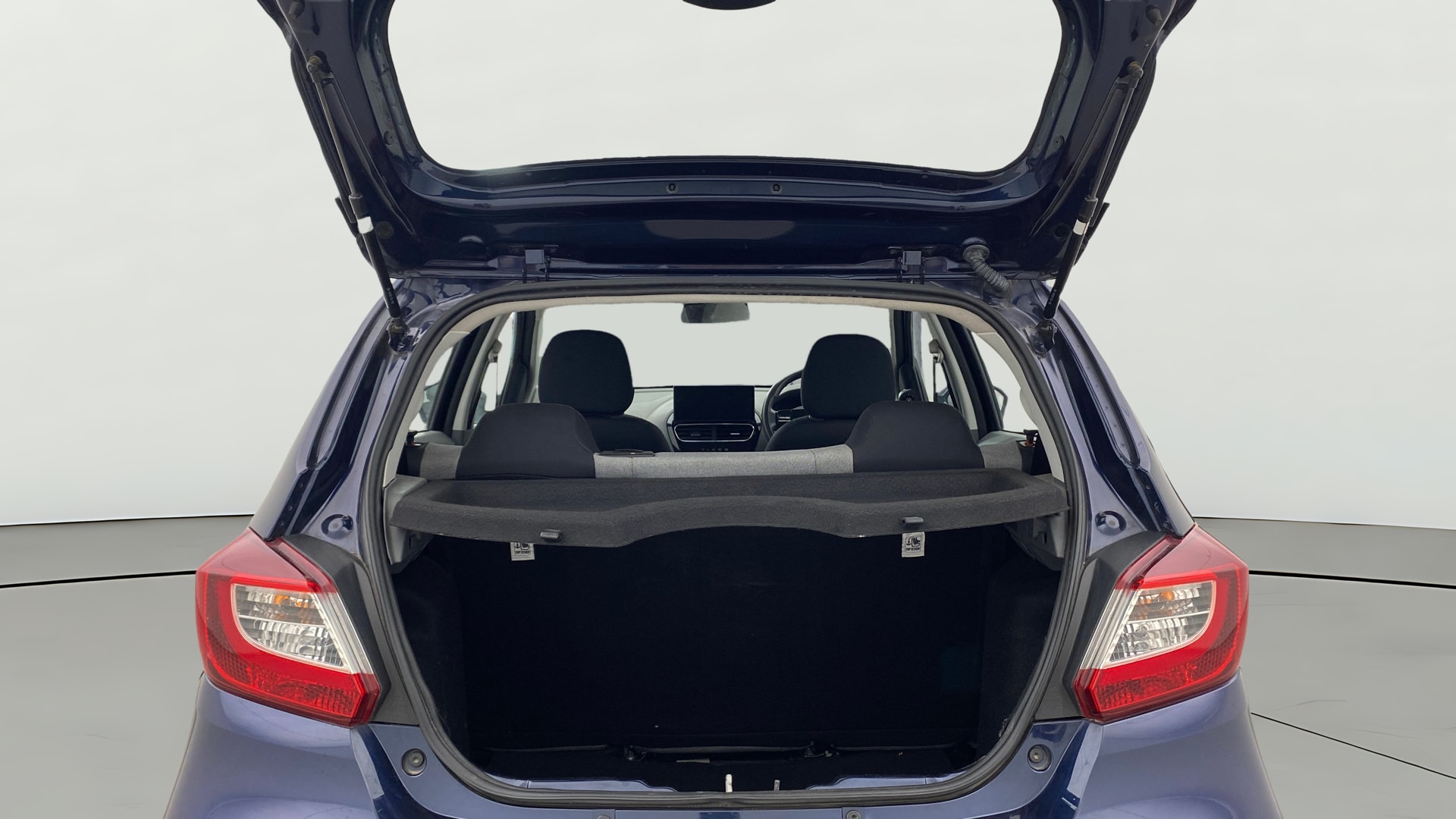 View 2025 Tata Tiago Revotorq XB Image 37 Used 2025 Tata Tiago Revotorq XB Image 37