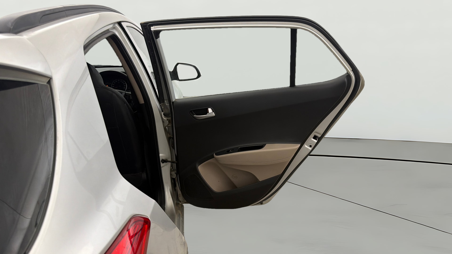 View 2015 Hyundai Grand i10 Asta AT 1.2 Kappa VTVT Image 5 Used 2015 Hyundai Grand i10 Asta AT 1.2 Kappa VTVT Image 5