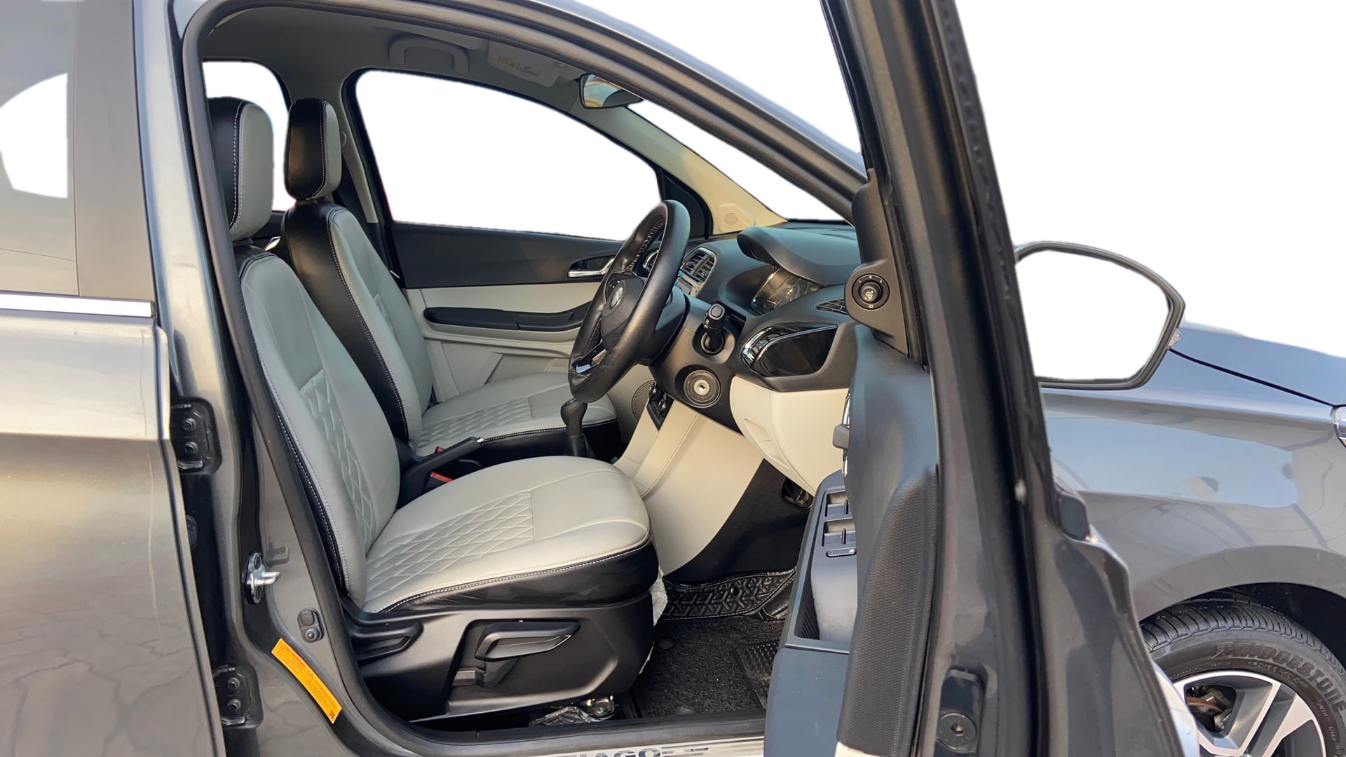 View 2024 Tata Tiago Revotorq XB Image 27 Used 2024 Tata Tiago Revotorq XB Image 27