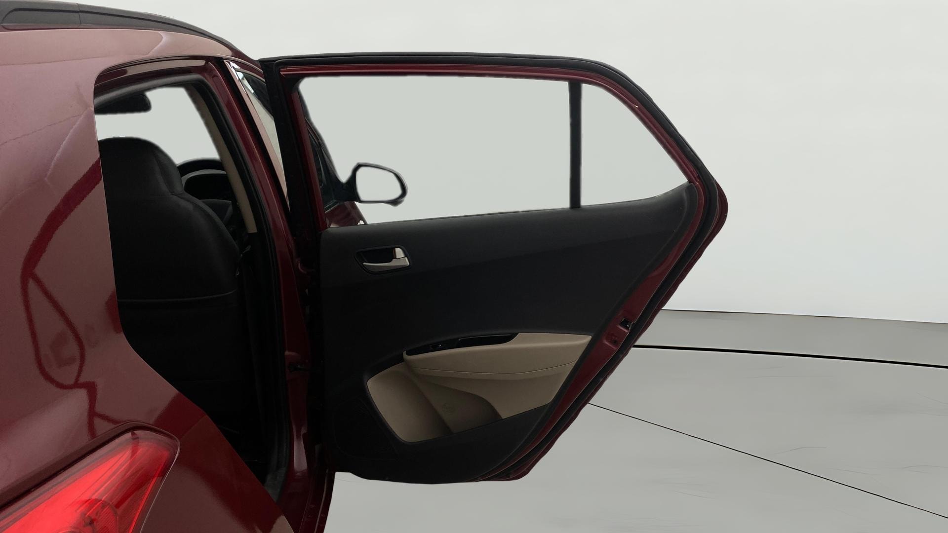 View 2015 Hyundai Grand i10 Sportz 1.2 Kappa Image 7 Used 2015 Hyundai Grand i10 Sportz 1.2 Kappa Image 7