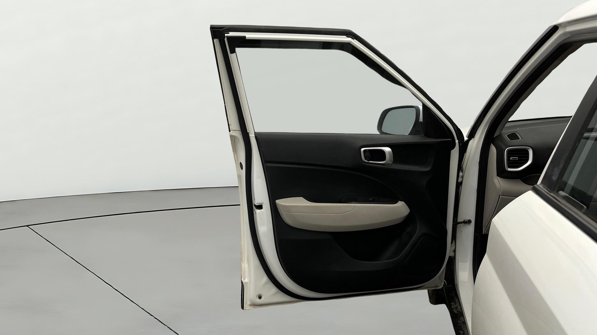 View 2022 Hyundai Venue E 1.2 Petrol BS IV Image 31 Used 2022 Hyundai Venue E 1.2 Petrol BS IV Image 31