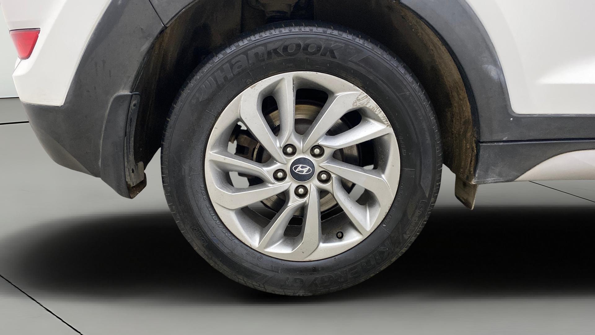 View 2018 Hyundai Tucson R 2.0 6-Speed Manual Base BS IV Image 33 Used 2018 Hyundai Tucson R 2.0 6-Speed Manual Base BS IV Image 33