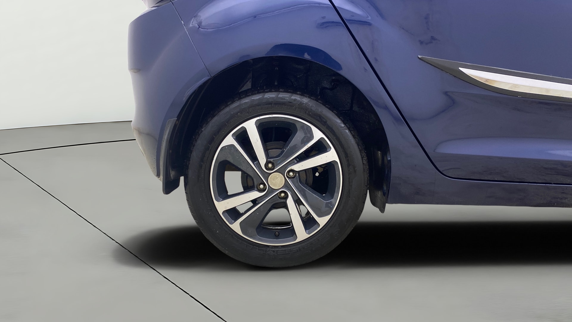 View 2023 Tata Altroz XZ Petrol Image 33 Used 2023 Tata Altroz XZ Petrol Image 33
