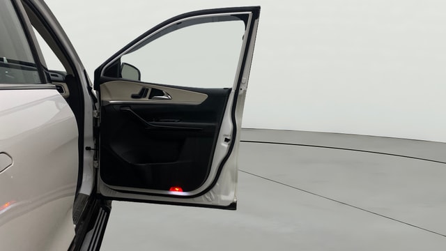 View Mahindra XUV700 Image 49 Used Mahindra XUV700 Image 49