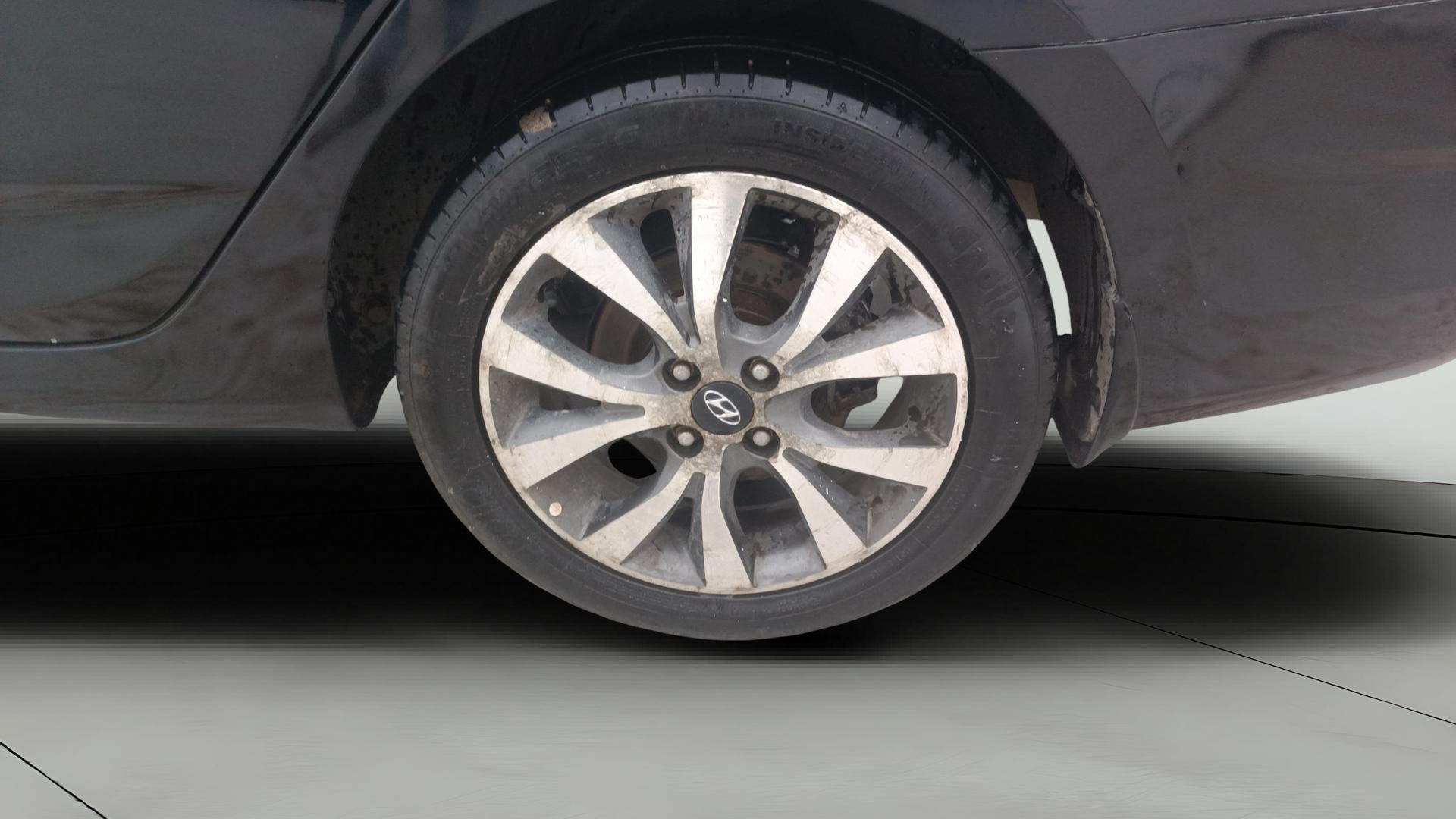 View 2014 Hyundai Fluidic Verna 1.6 VTVT SX Image 7 Used 2014 Hyundai Fluidic Verna 1.6 VTVT SX Image 7