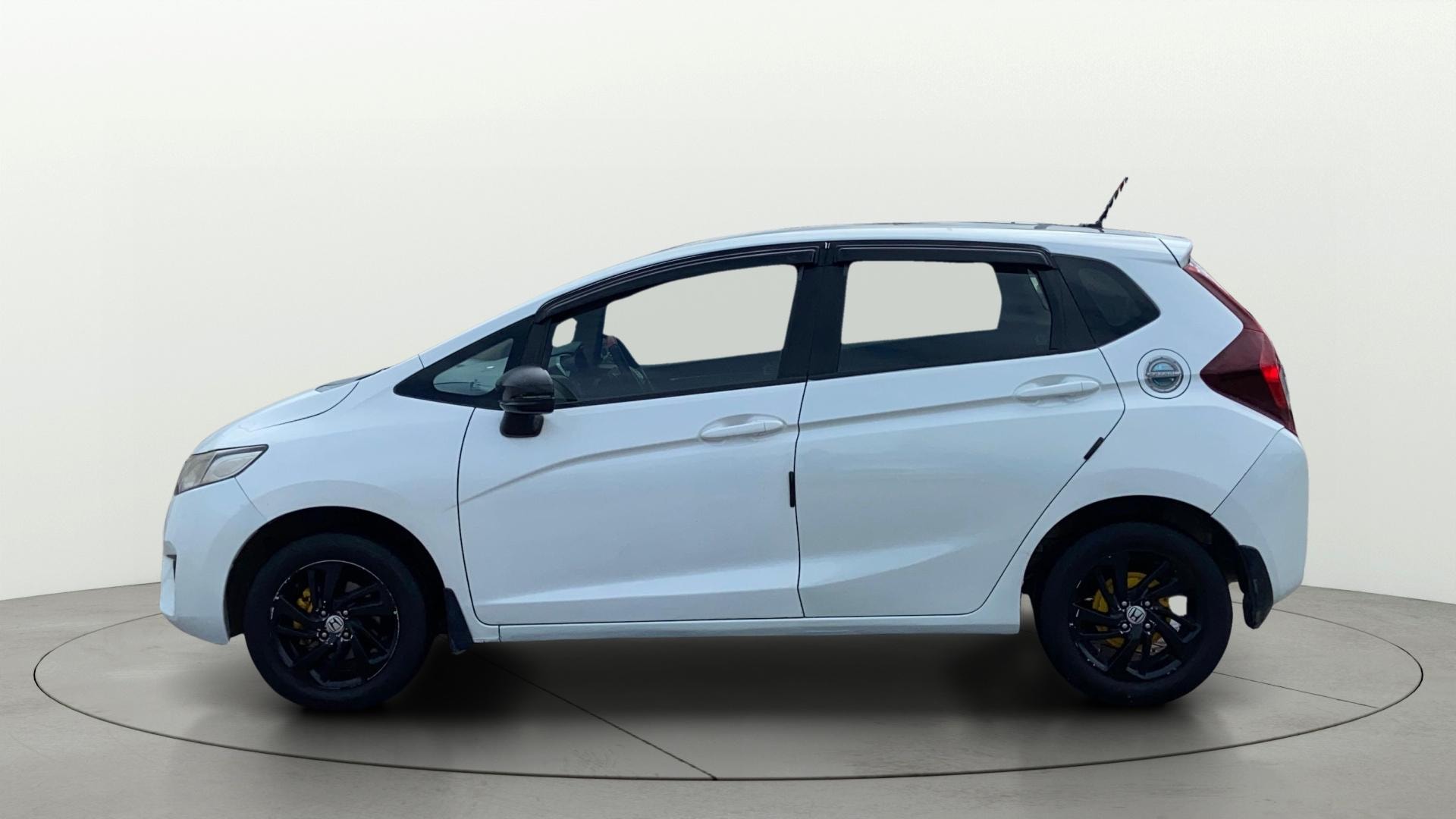View 2015 Honda Jazz E MT Diesel Image 5 Used 2015 Honda Jazz E MT Diesel Image 5