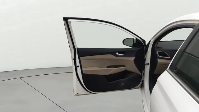 View Hyundai Verna Image 30 Used Hyundai Verna Image 30