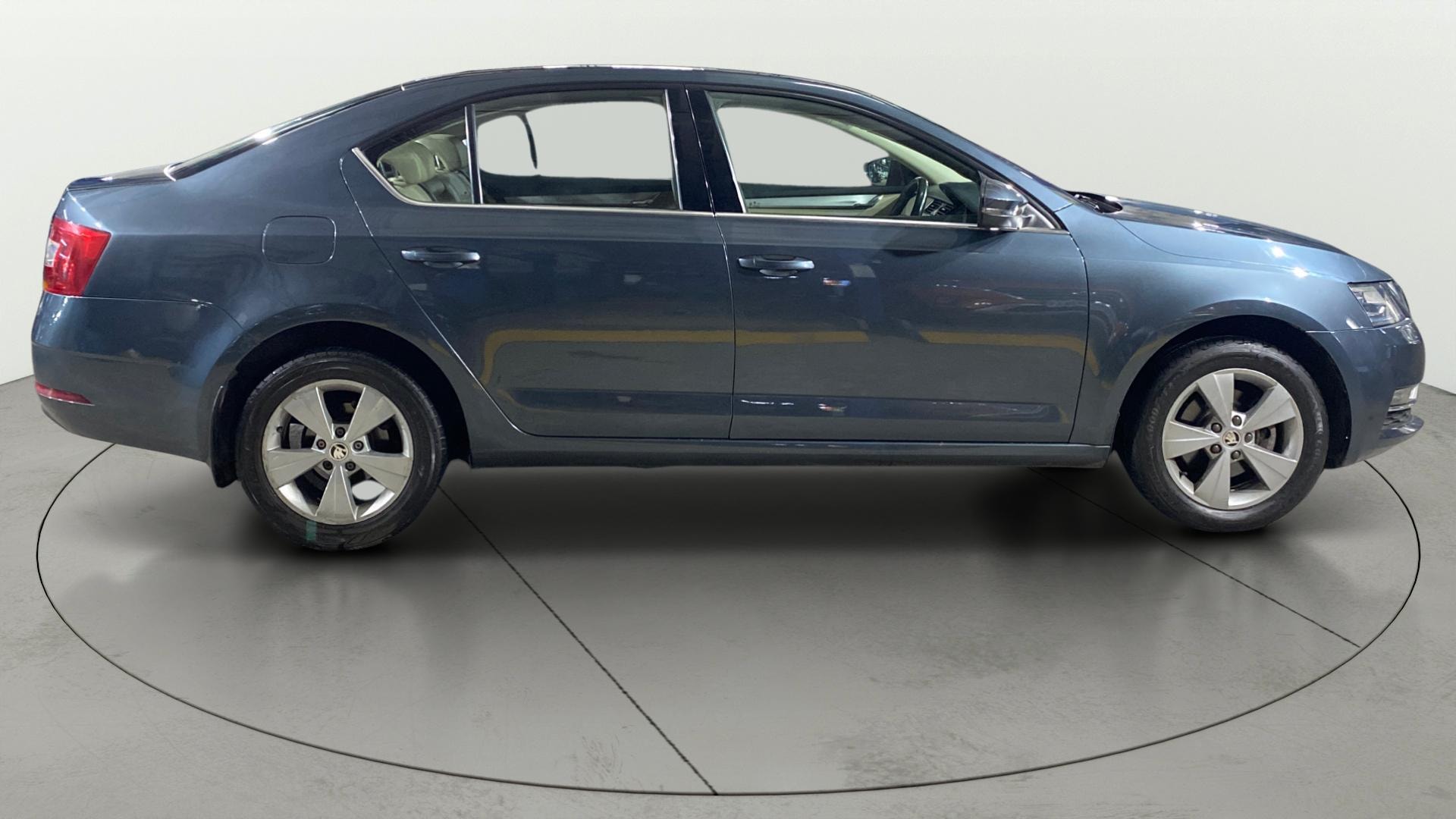 View 2019 Skoda Octavia 2.0 Style TDI CR AT Image 9 Used 2019 Skoda Octavia 2.0 Style TDI CR AT Image 9