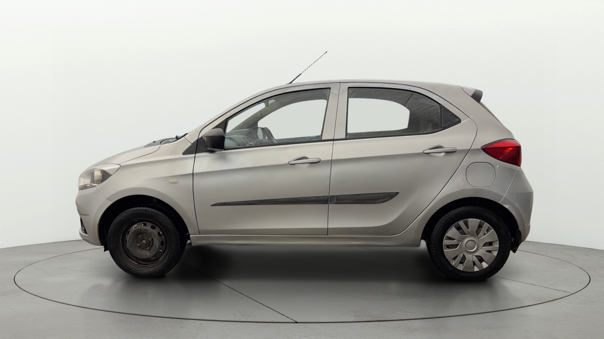 View 2019 Tata Tiago Revotorq XB Image 5 Used 2019 Tata Tiago Revotorq XB Image 5