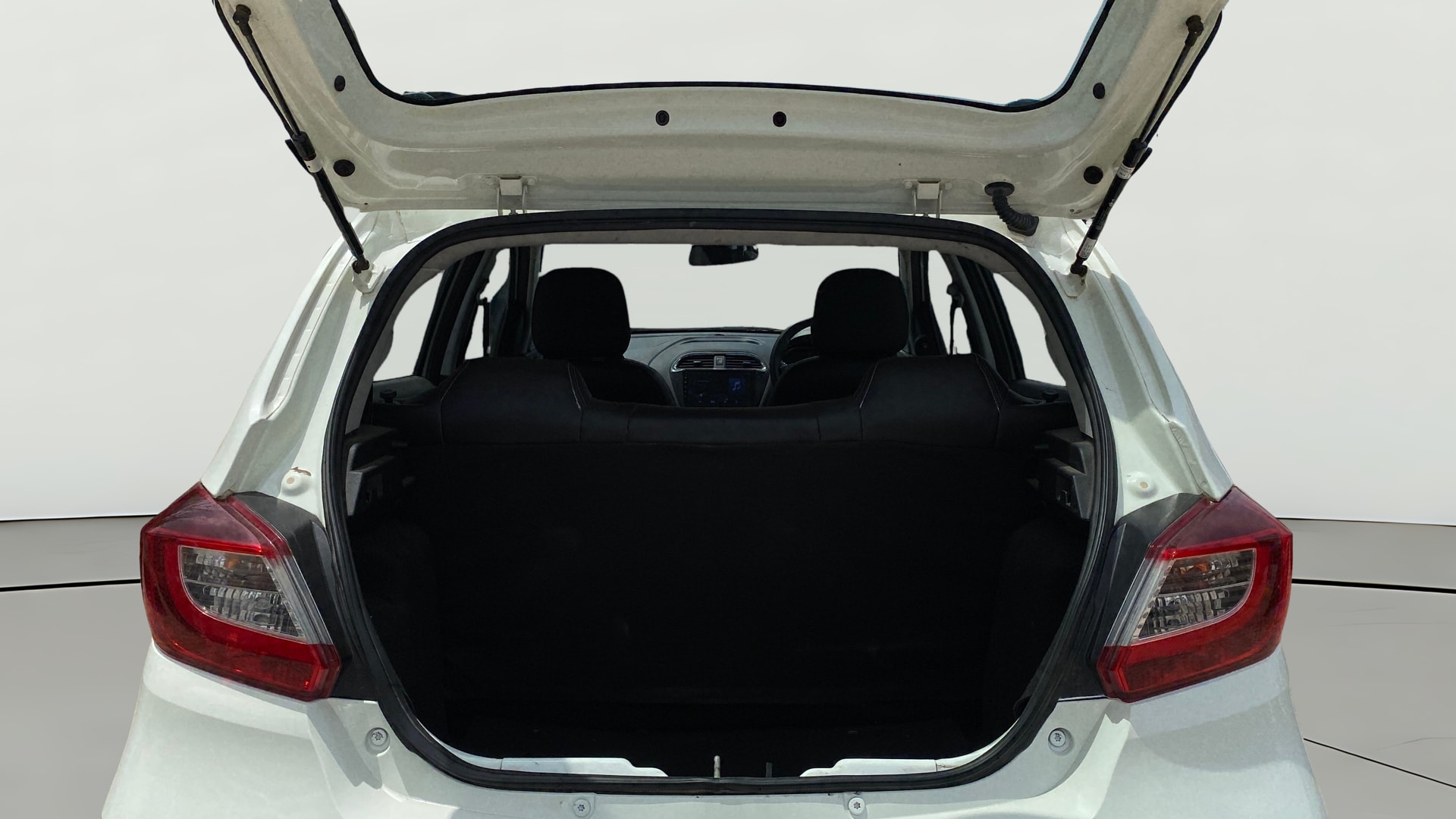 View 2023 Tata Tiago Revotorq XB Image 37 Used 2023 Tata Tiago Revotorq XB Image 37