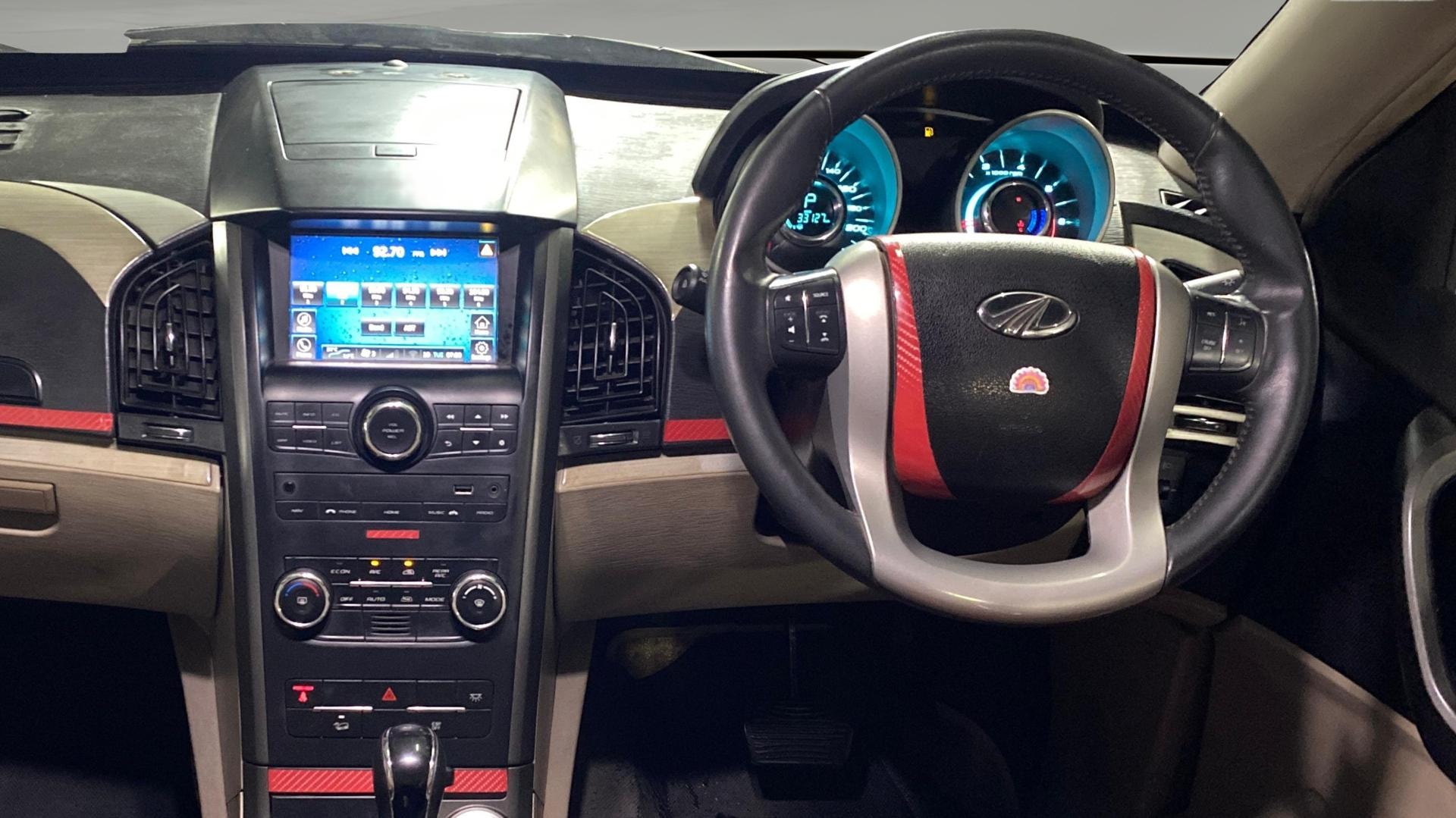 View 2018 Mahindra XUV500 G AT Image 22 Used 2018 Mahindra XUV500 G AT Image 22