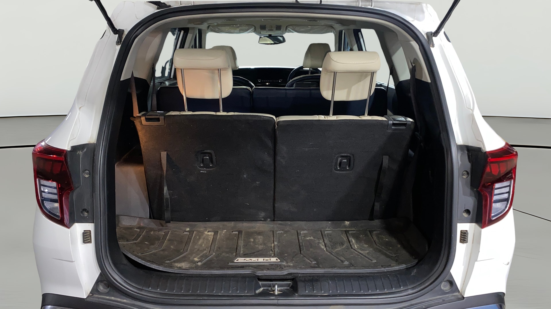 View 2023 Kia Carens Prestige 1.5 Petrol 7 STR Image 42 Used 2023 Kia Carens Prestige 1.5 Petrol 7 STR Image 42