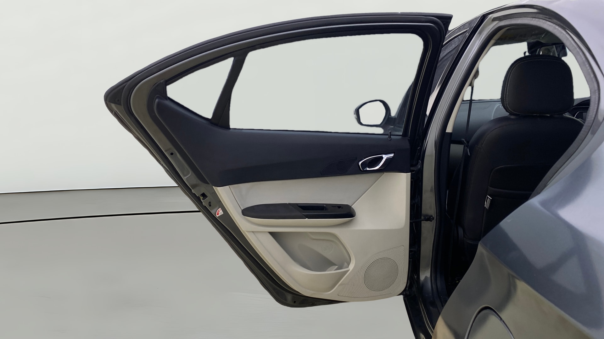View 2022 Tata Tigor XE Diesel Image 14 Used 2022 Tata Tigor XE Diesel Image 14