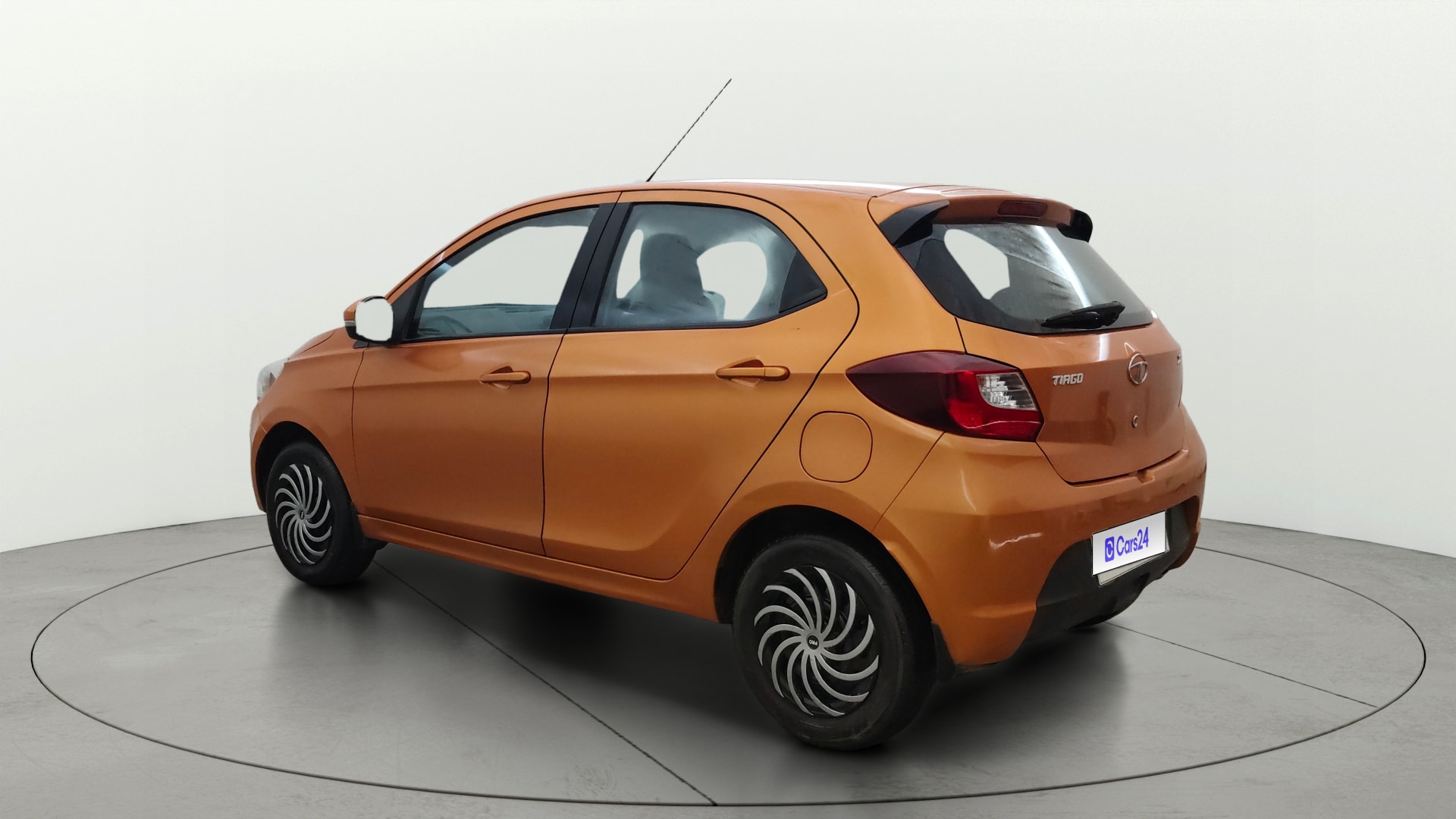 View 2018 Tata Tiago Revotorq XB Image 2 Used 2018 Tata Tiago Revotorq XB Image 2