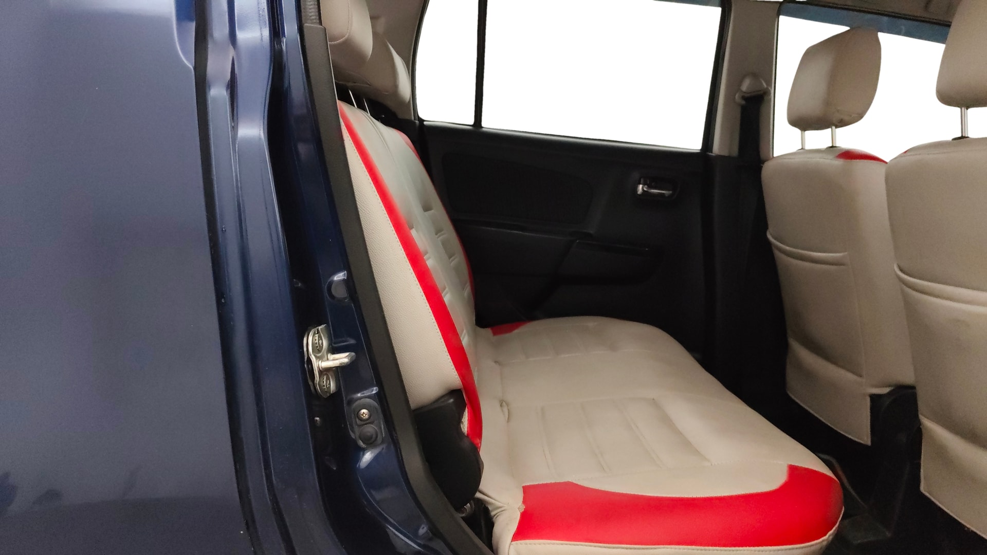 View 2015 Maruti Suzuki Stingray LXI Image 35 Used 2015 Maruti Suzuki Stingray LXI Image 35