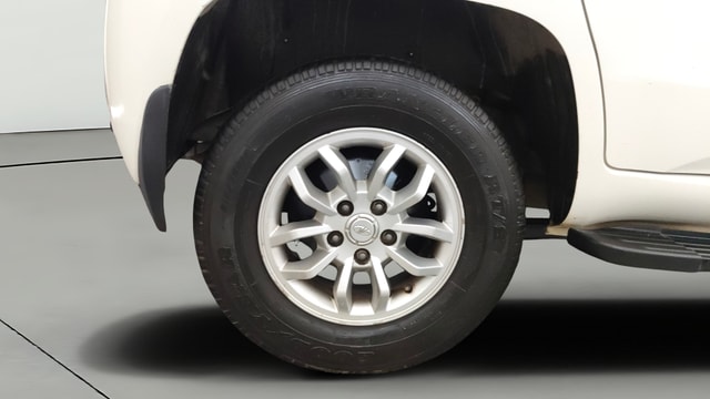 View Mahindra TUV300 Image 25 Used Mahindra TUV300 Image 25