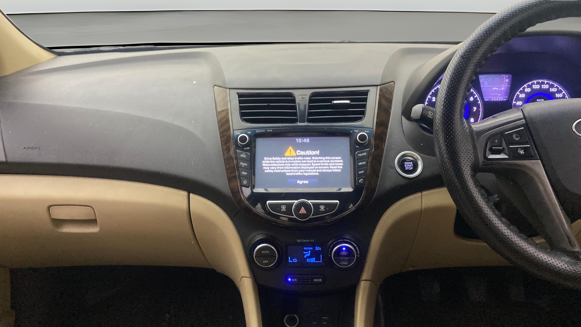 View 2016 Hyundai Verna 1.6 VTVT SX Image 17 Used 2016 Hyundai Verna 1.6 VTVT SX Image 17