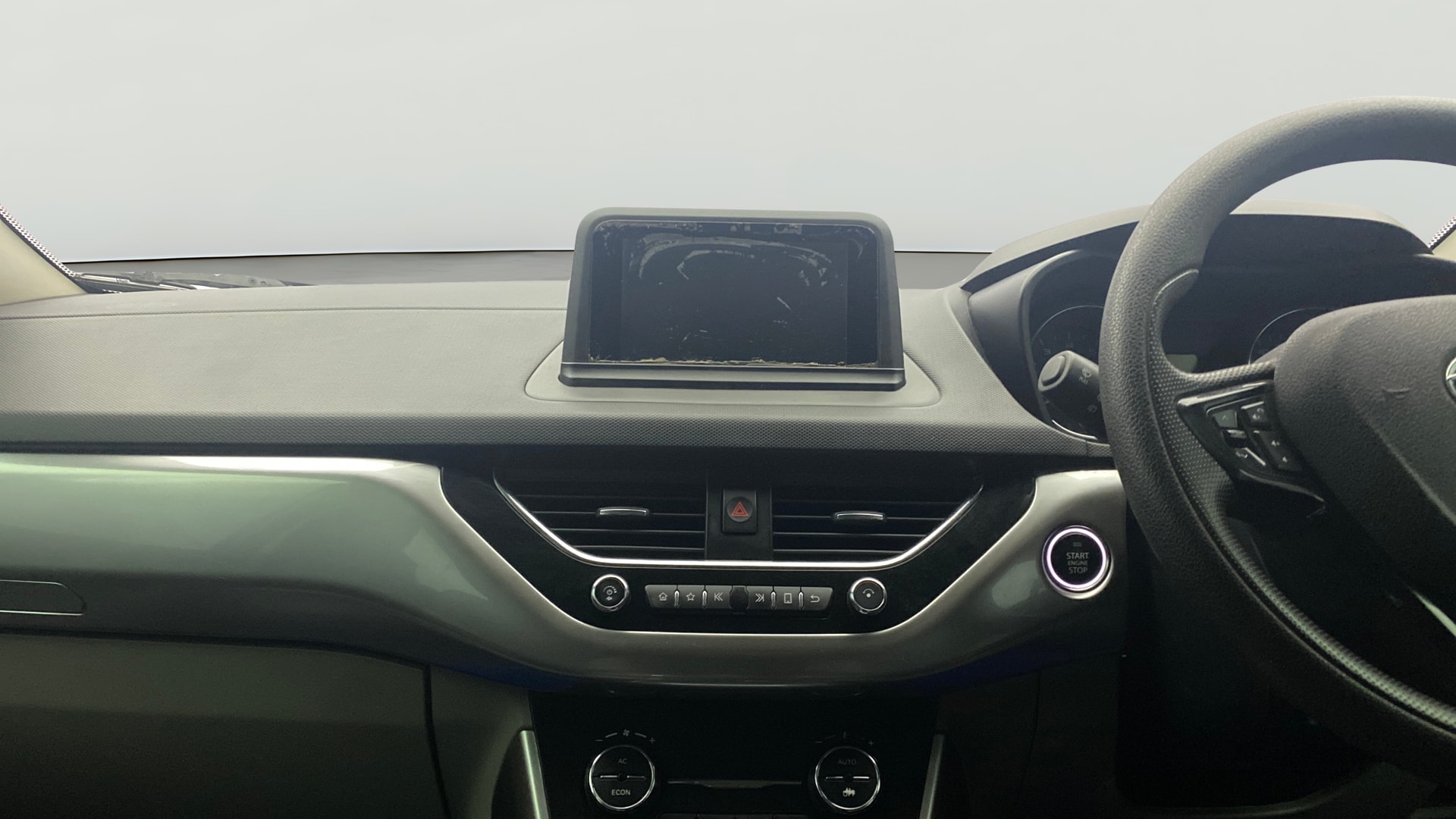 View 2018 Tata Nexon Revotron XE Image 17 Used 2018 Tata Nexon Revotron XE Image 17