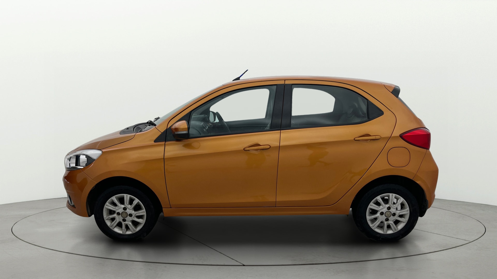 View 2018 Tata Tiago Revotorq XB Image 6 Used 2018 Tata Tiago Revotorq XB Image 6